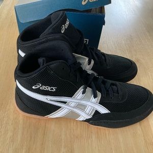 NWT Men’s ASICS wrestling shoes size 10 1/2
